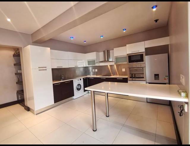 2 BEDROOM PROPERTY TO RENT IN SEA POINT UPPER